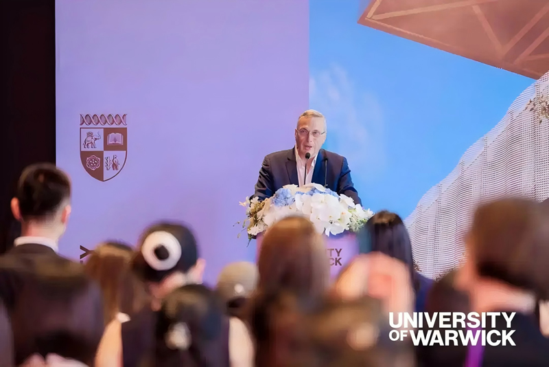 新通受邀出席华威大学校长招待会