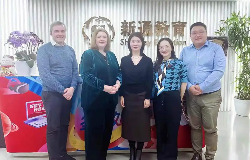 �������ش�ѧ�߲㵽����ͨ