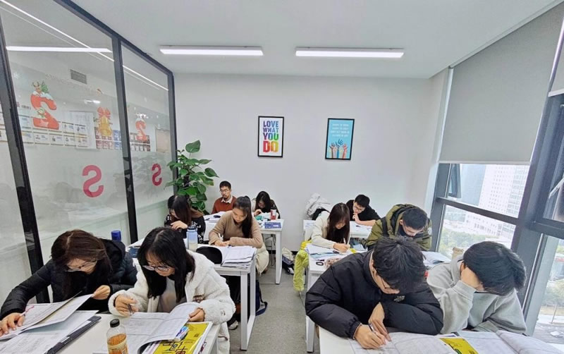 ר��ѵ�� ��׼ͻ��